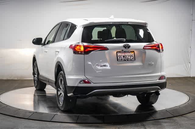 Thumbnail: 2018 Toyota RAV4 - 3