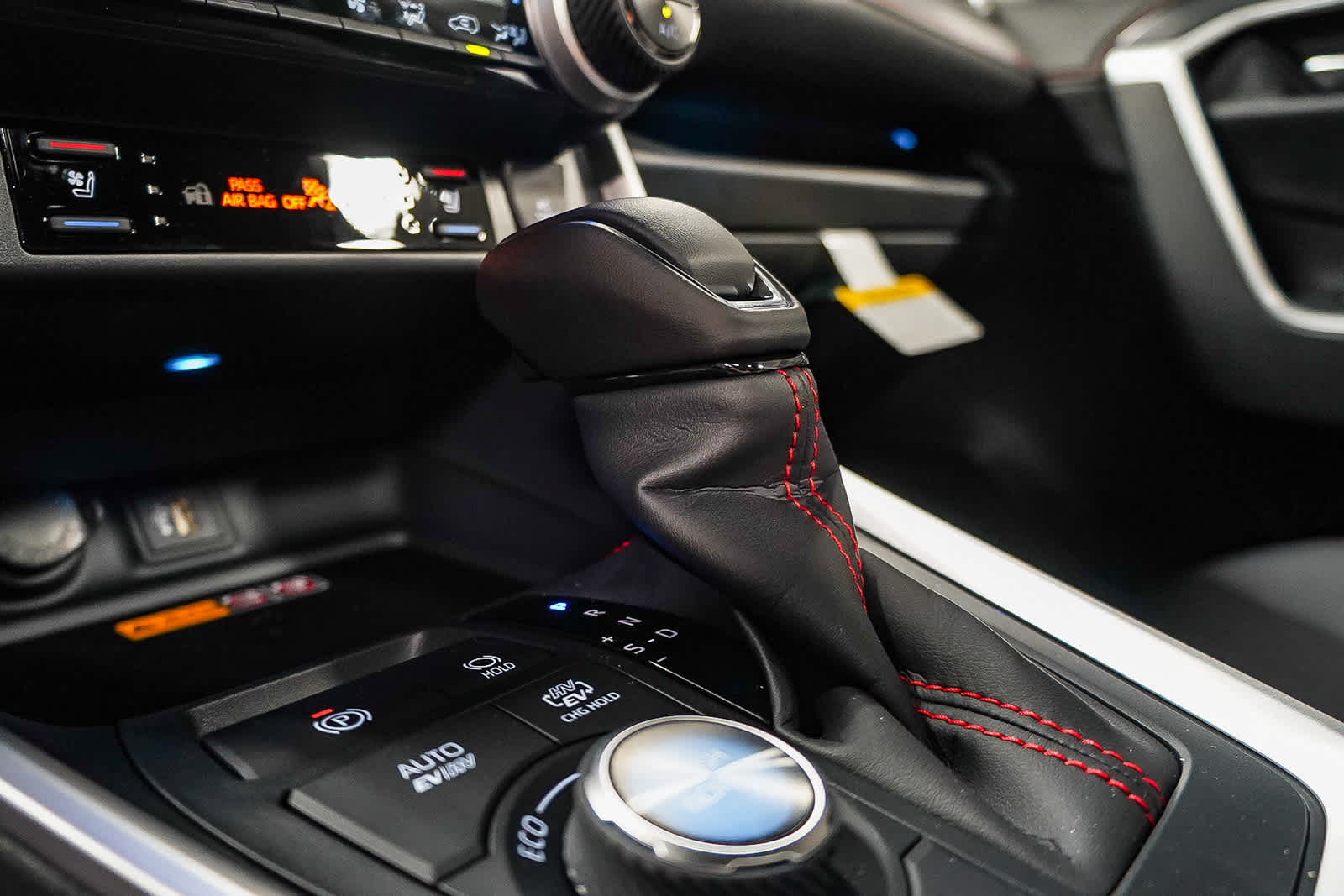 Thumbnail: 2025 Toyota RAV4 - 27