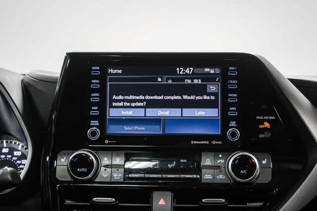 Thumbnail: 2022 Toyota Highlander - 15