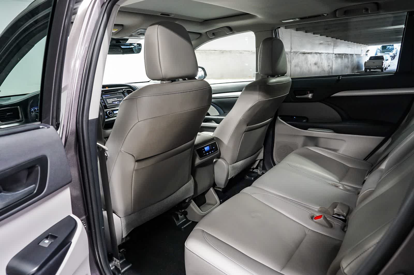 Thumbnail: 2019 Toyota Highlander - 19