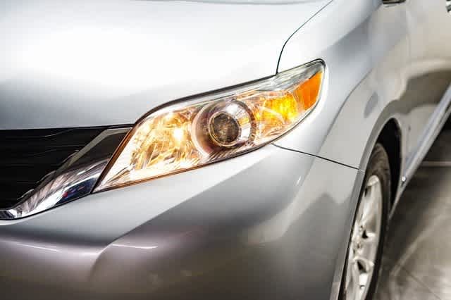 Thumbnail: 2012 Toyota Sienna - 4