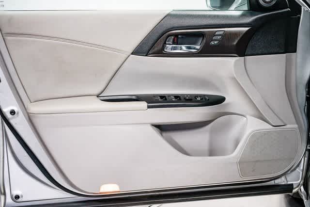 Thumbnail: 2015 Honda Accord - 19