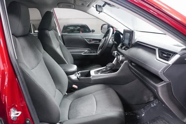 2022 Toyota RAV4 XLE 17