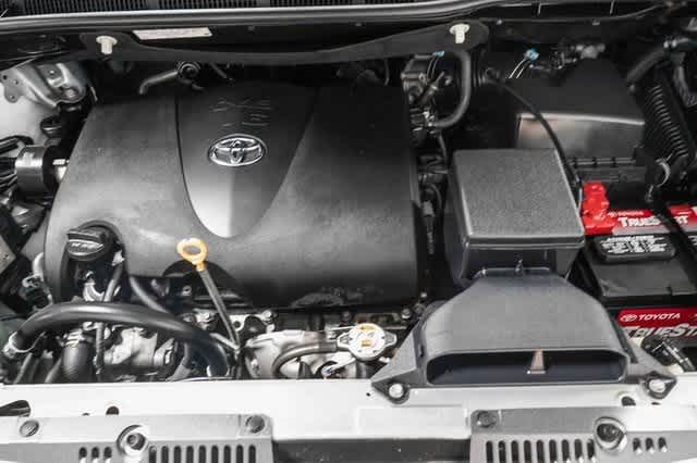Thumbnail: 2019 Toyota Sienna - 30