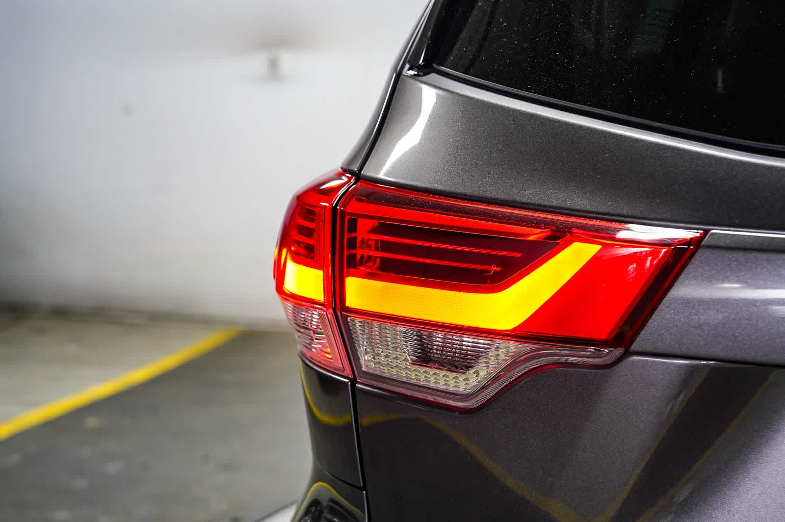 Thumbnail: 2019 Toyota Highlander - 11