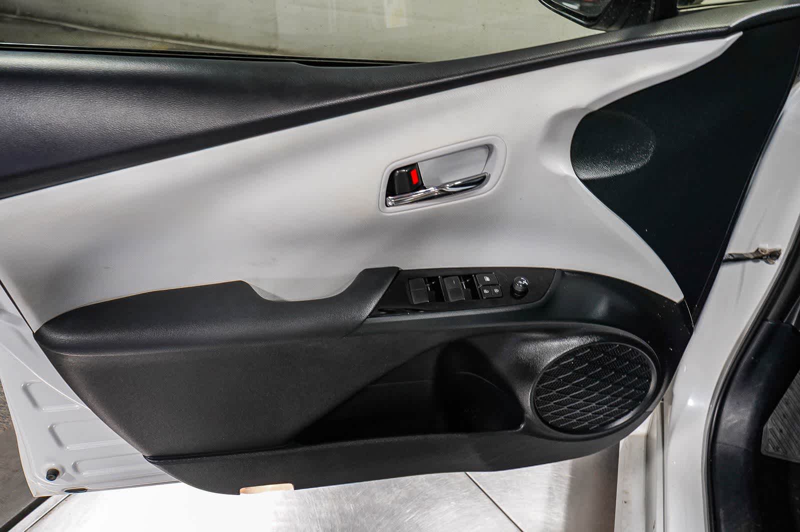 Thumbnail: 2021 Toyota Prius Prime - 22