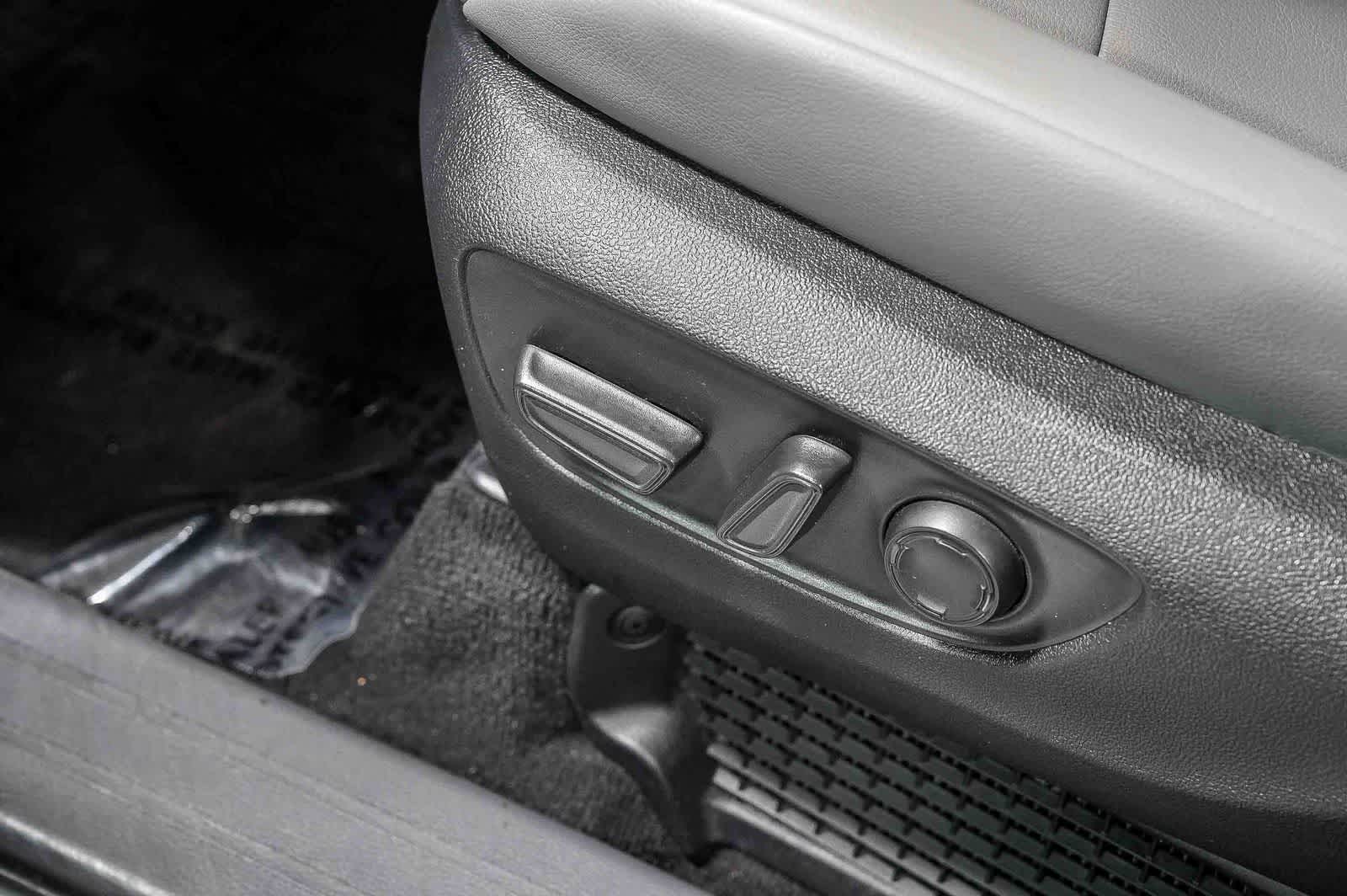 Thumbnail: 2024 Toyota Sienna - 24