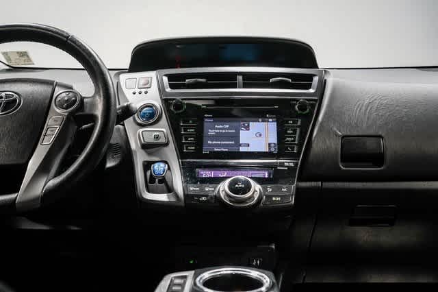 Thumbnail: 2017 Toyota Prius v - 14