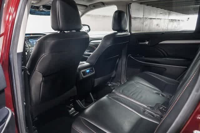 Thumbnail: 2018 Toyota Highlander - 20