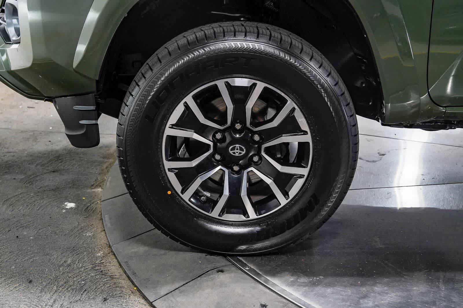 Thumbnail: 2021 Toyota Tacoma - 10