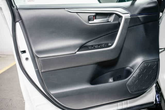 Thumbnail: 2021 Toyota RAV4 - 19