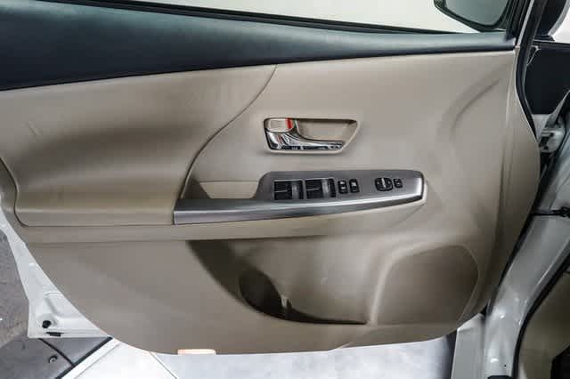 Thumbnail: 2017 Toyota Prius v - 21