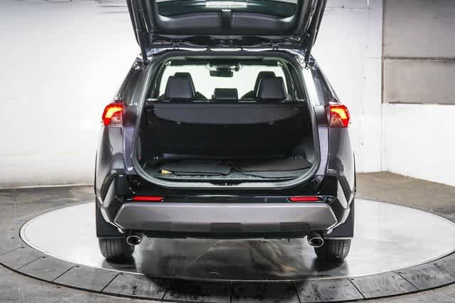 Thumbnail: 2021 Toyota RAV4 - 28