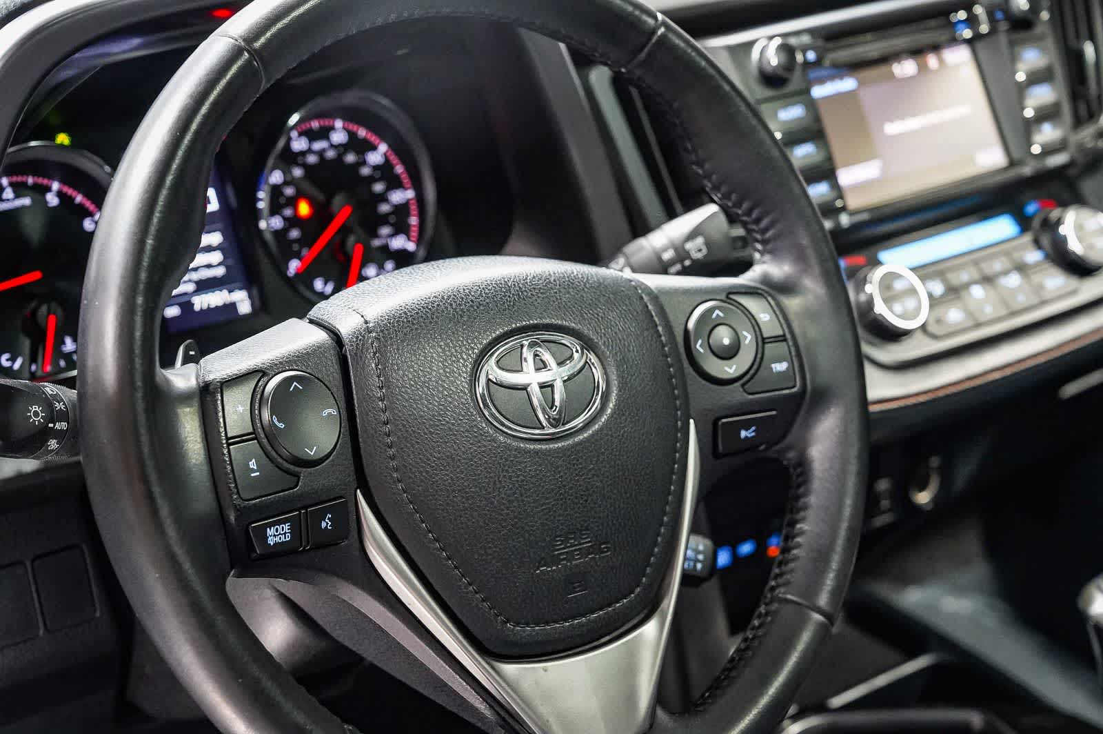 Thumbnail: 2018 Toyota RAV4 - 21