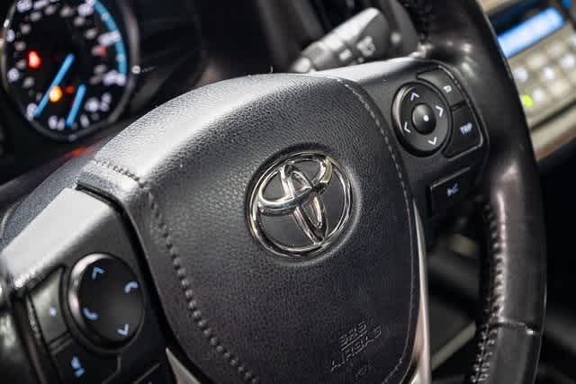 Thumbnail: 2017 Toyota RAV4 - 22