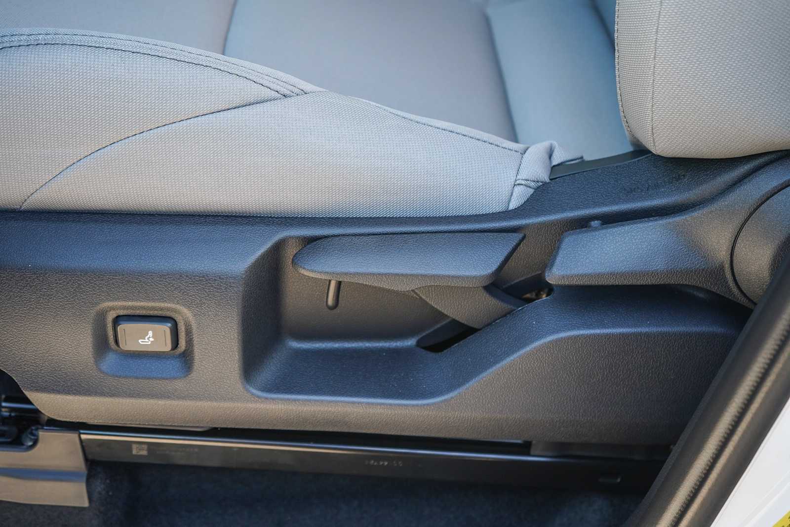 2025 Toyota Tacoma SR5 28