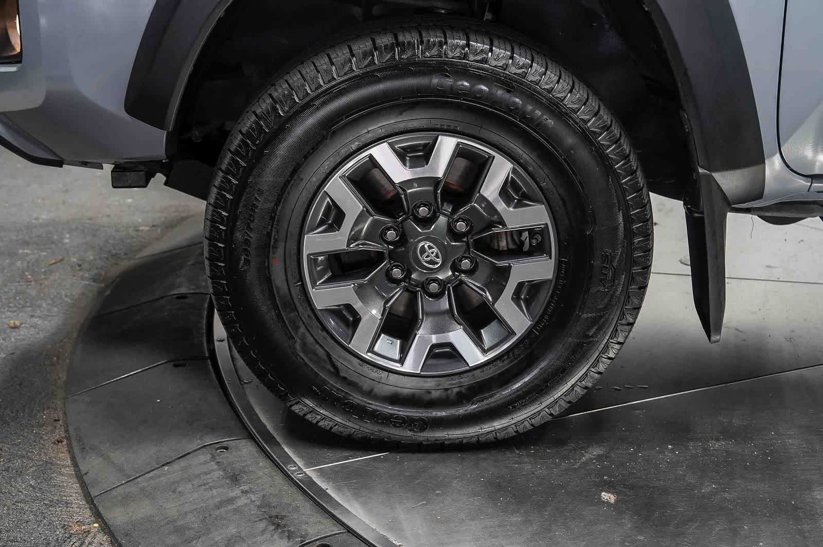 Thumbnail: 2018 Toyota Tacoma - 10