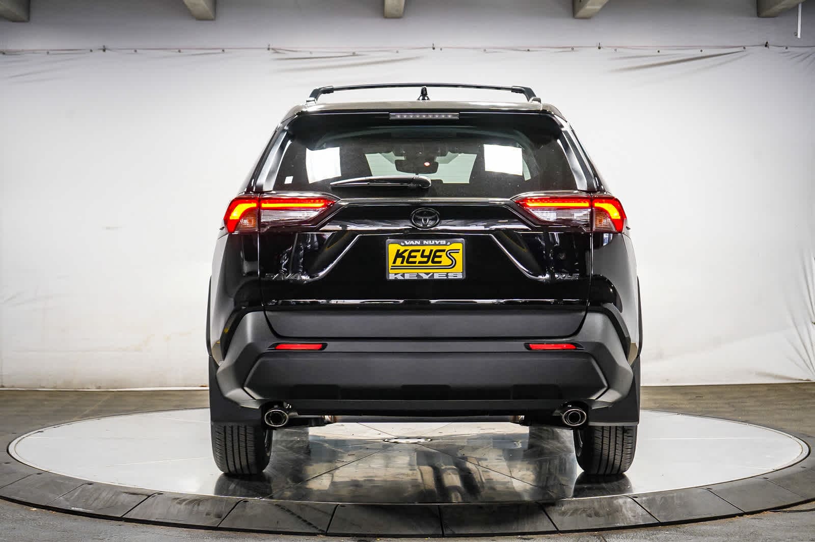 2025 Toyota RAV4 XLE 3