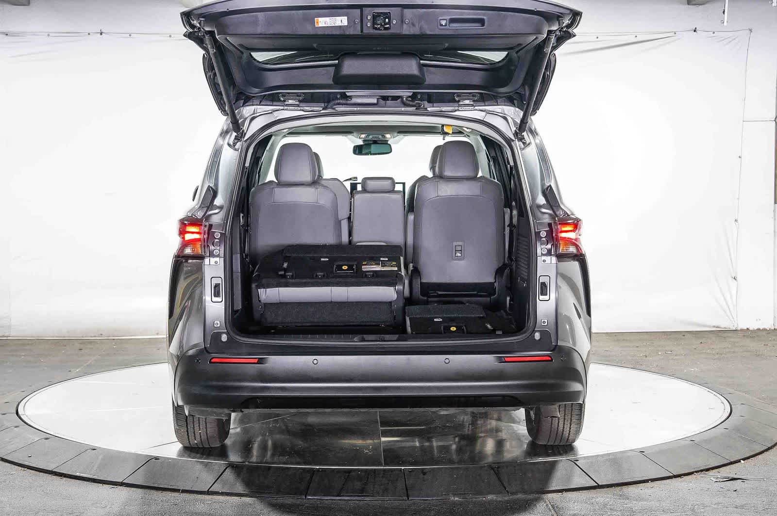 Thumbnail: 2026 Toyota Sienna - 27