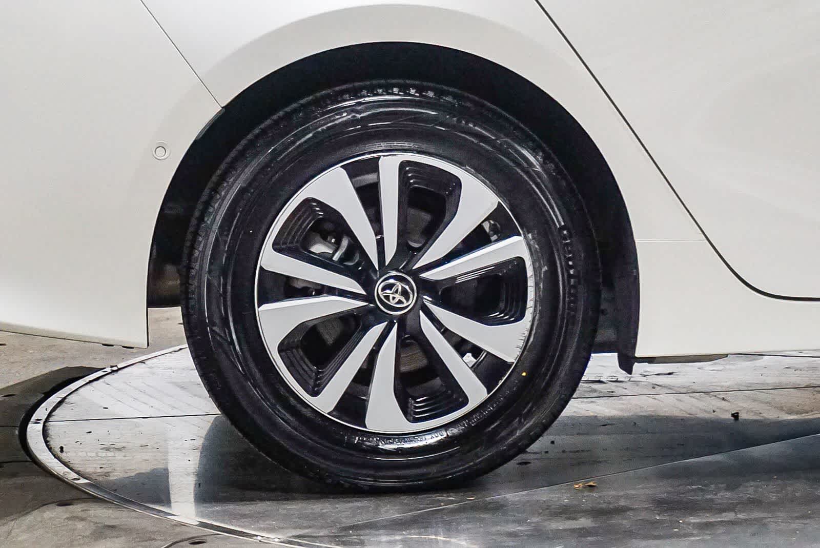 Thumbnail: 2019 Toyota Prius Prime - 8