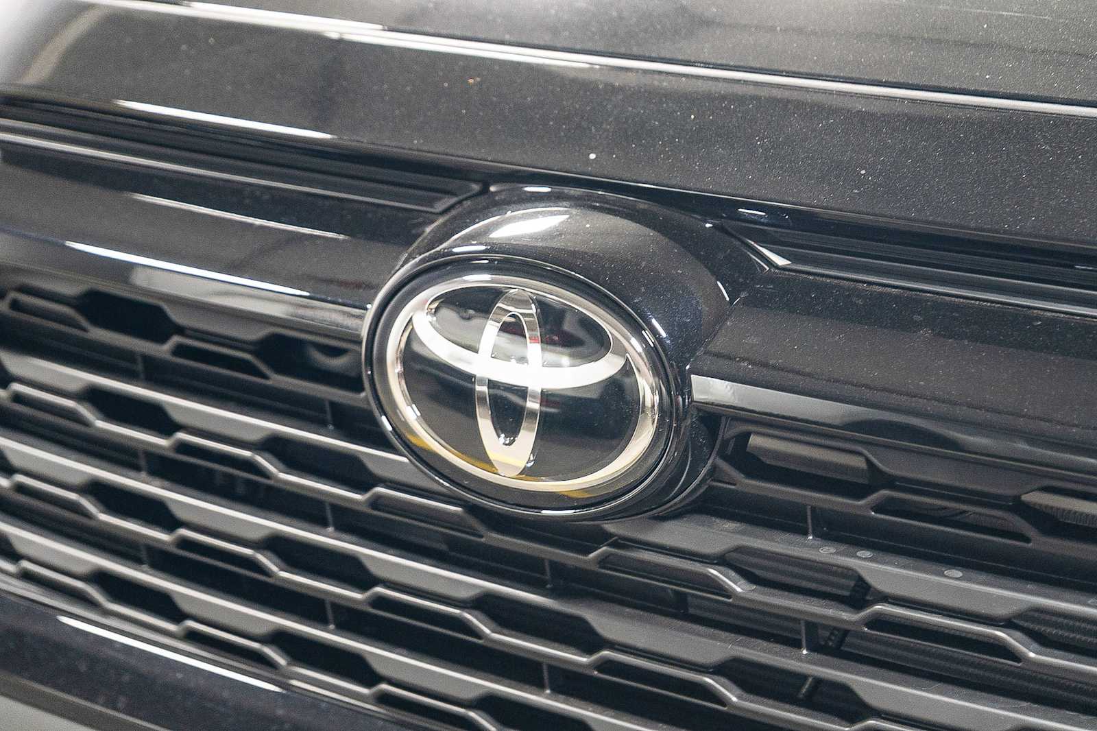 Thumbnail: 2025 Toyota RAV4 - 8
