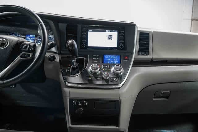Thumbnail: 2019 Toyota Sienna - 14