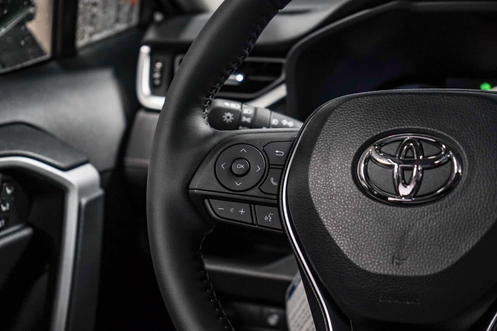 Thumbnail: 2025 Toyota RAV4 - 18