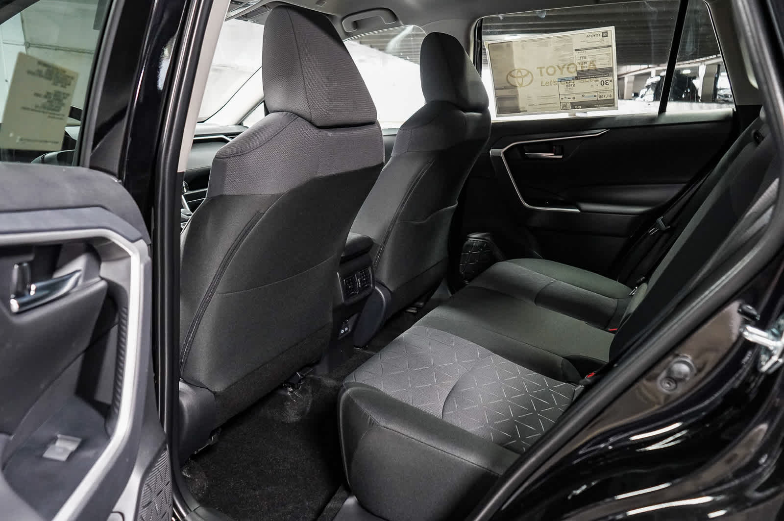 2025 Toyota RAV4 XLE 20