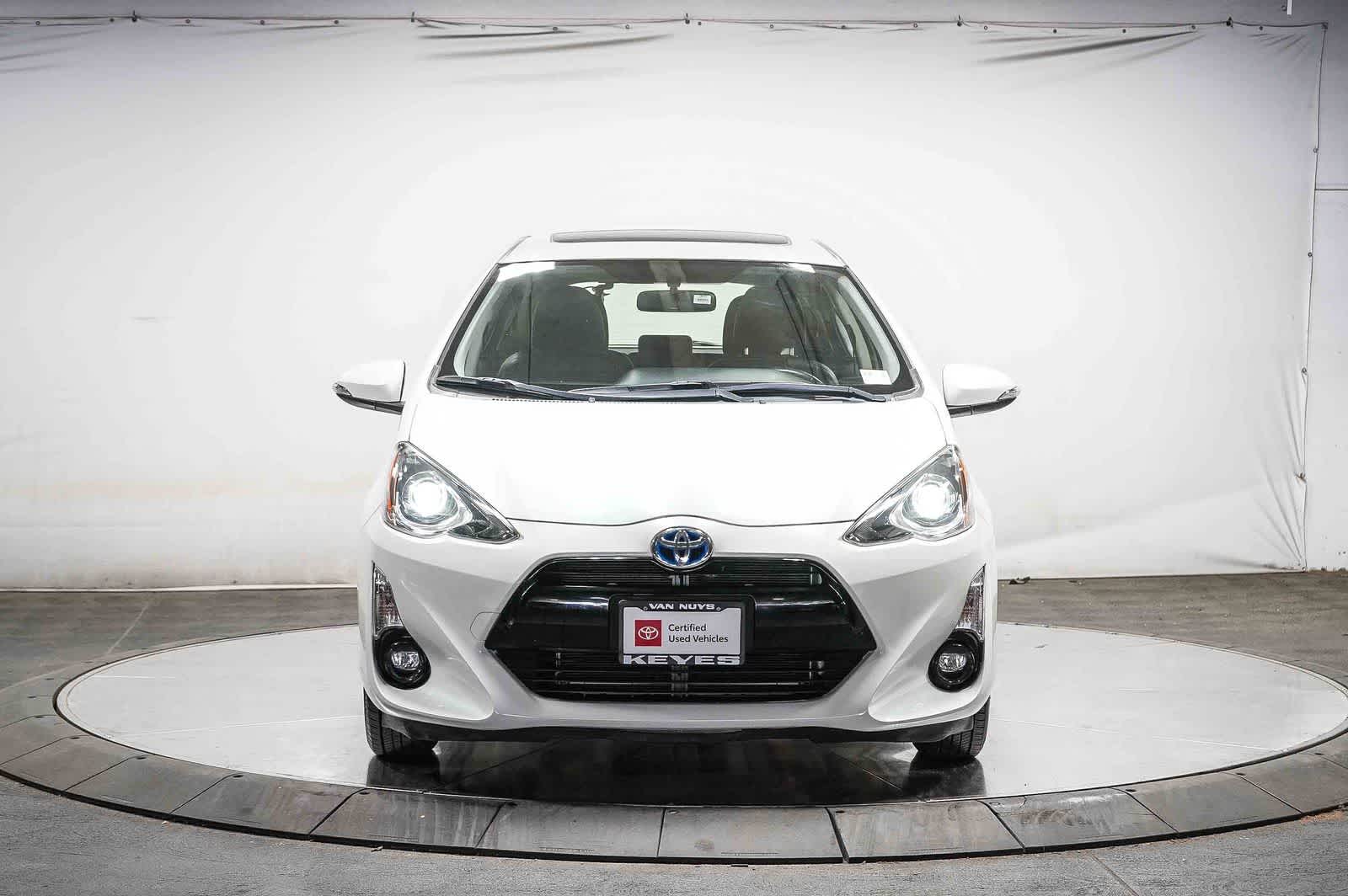 Thumbnail: 2016 Toyota Prius c - 3