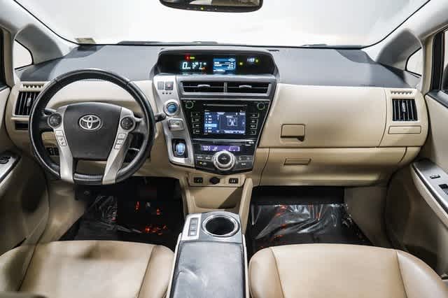 Thumbnail: 2017 Toyota Prius v - 12