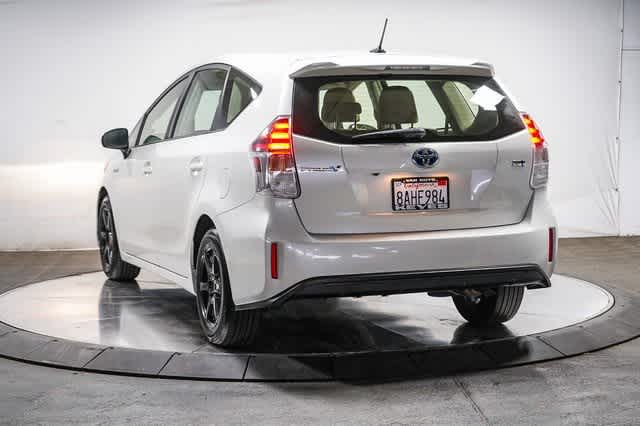 Thumbnail: 2017 Toyota Prius v - 2
