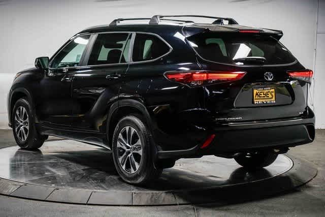 Thumbnail: 2023 Toyota Highlander - 2