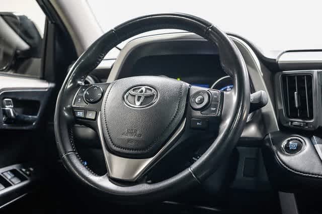 Thumbnail: 2018 Toyota RAV4 - 15