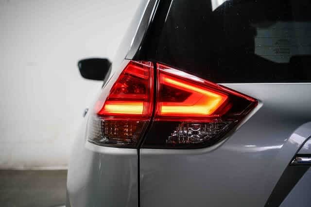 Thumbnail: 2017 Nissan Rogue - 9