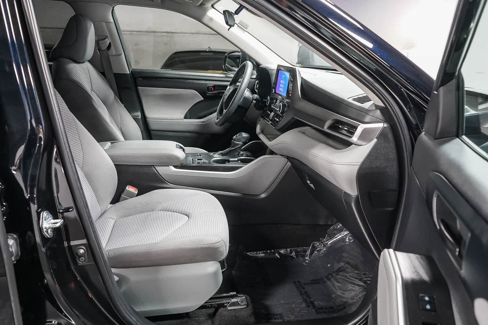 Thumbnail: 2023 Toyota Highlander - 15