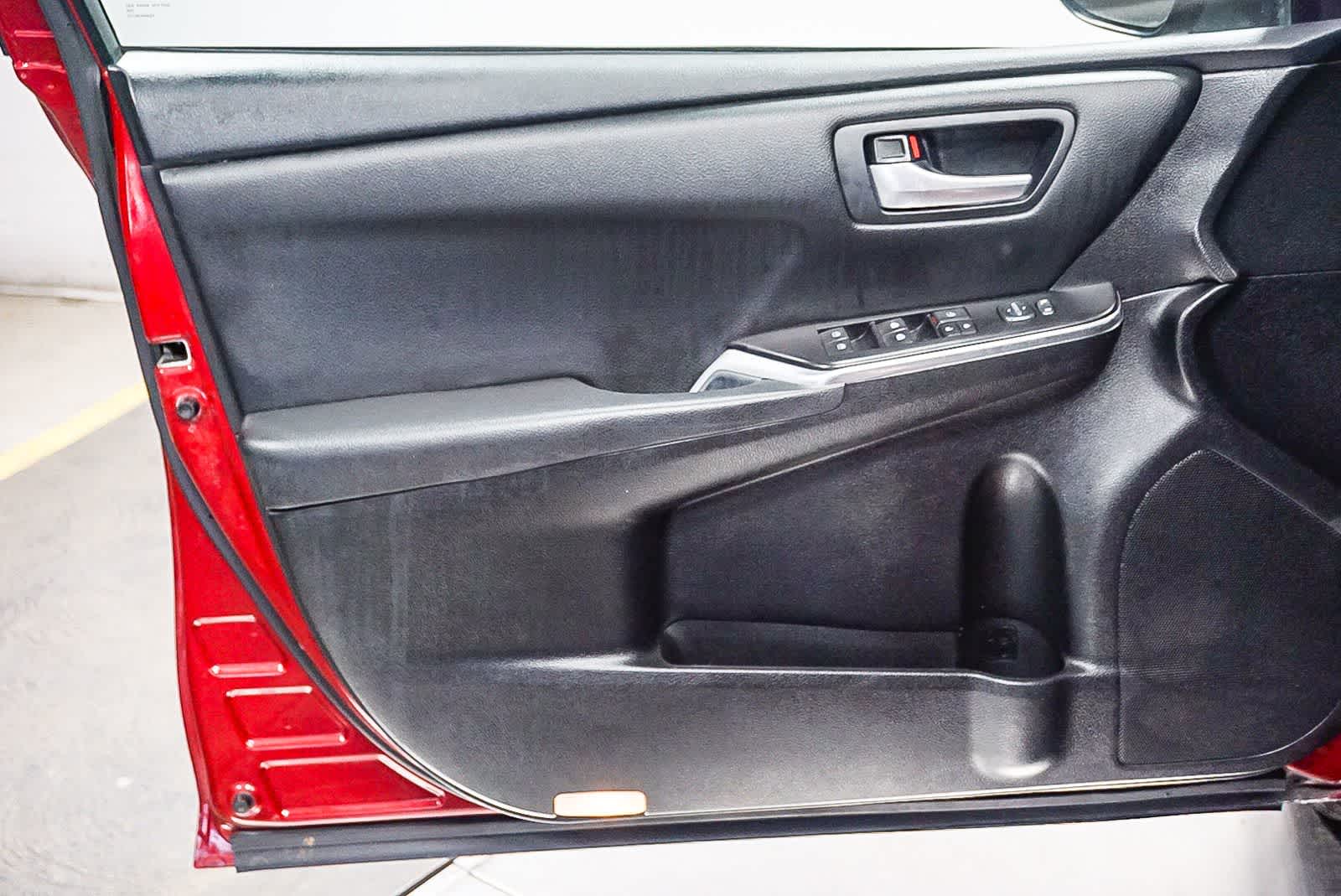 Thumbnail: 2016 Toyota Camry - 20