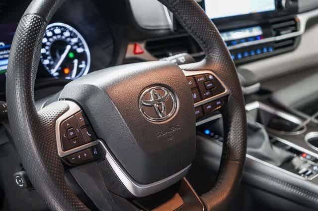 Thumbnail: 2024 Toyota Sienna - 22