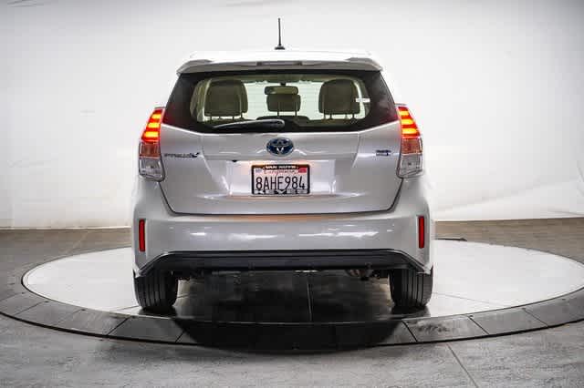 Thumbnail: 2017 Toyota Prius v - 3