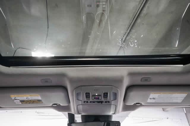 Thumbnail: 2023 Toyota Highlander - 17