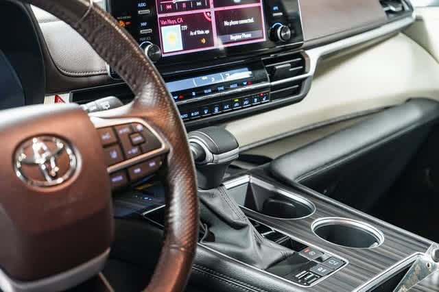 Thumbnail: 2023 Toyota Sienna - 25