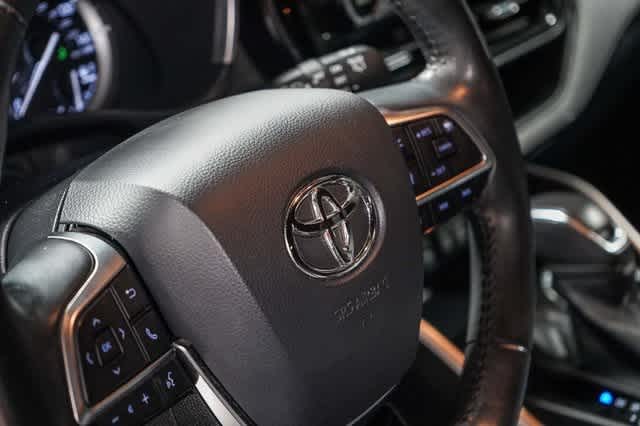 Thumbnail: 2021 Toyota Highlander - 22