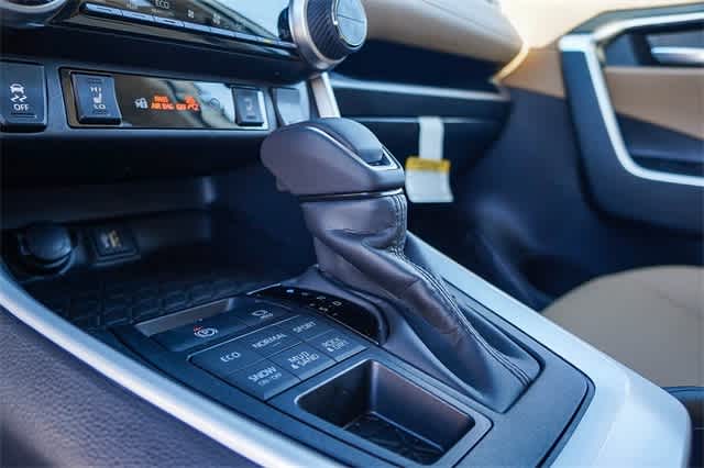 Thumbnail: 2025 Toyota RAV4 - 28