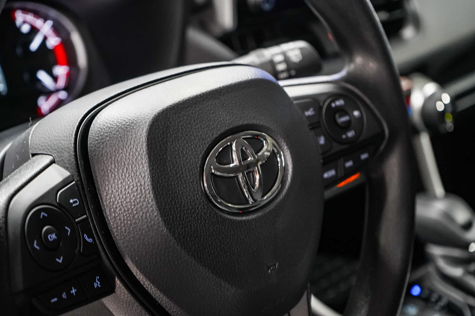 2025 Toyota RAV4 XLE 22