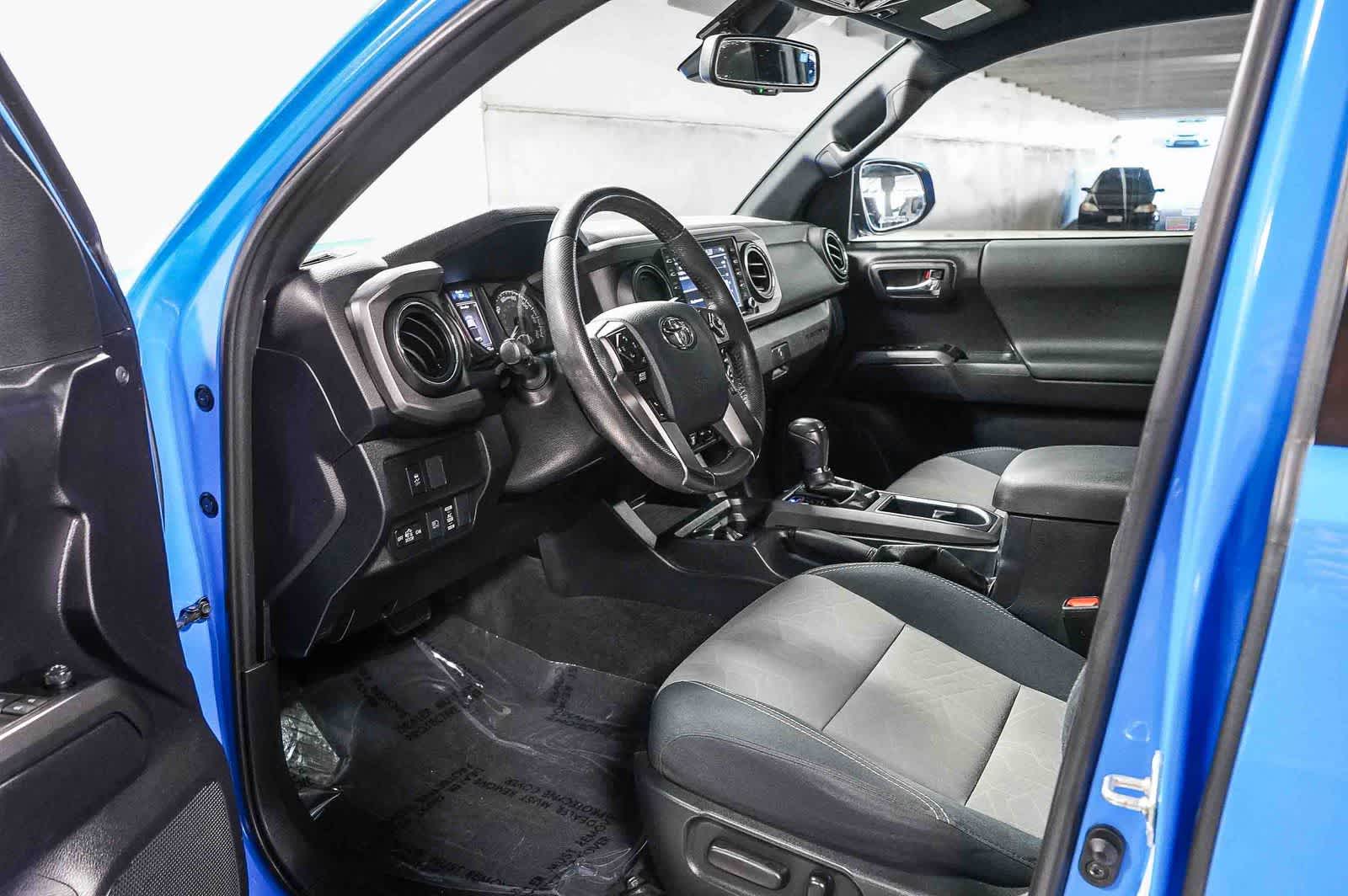 Thumbnail: 2020 Toyota Tacoma - 18