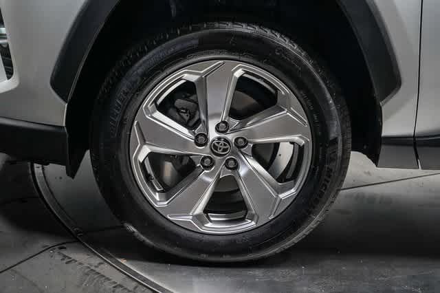 Thumbnail: 2021 Toyota RAV4 - 9