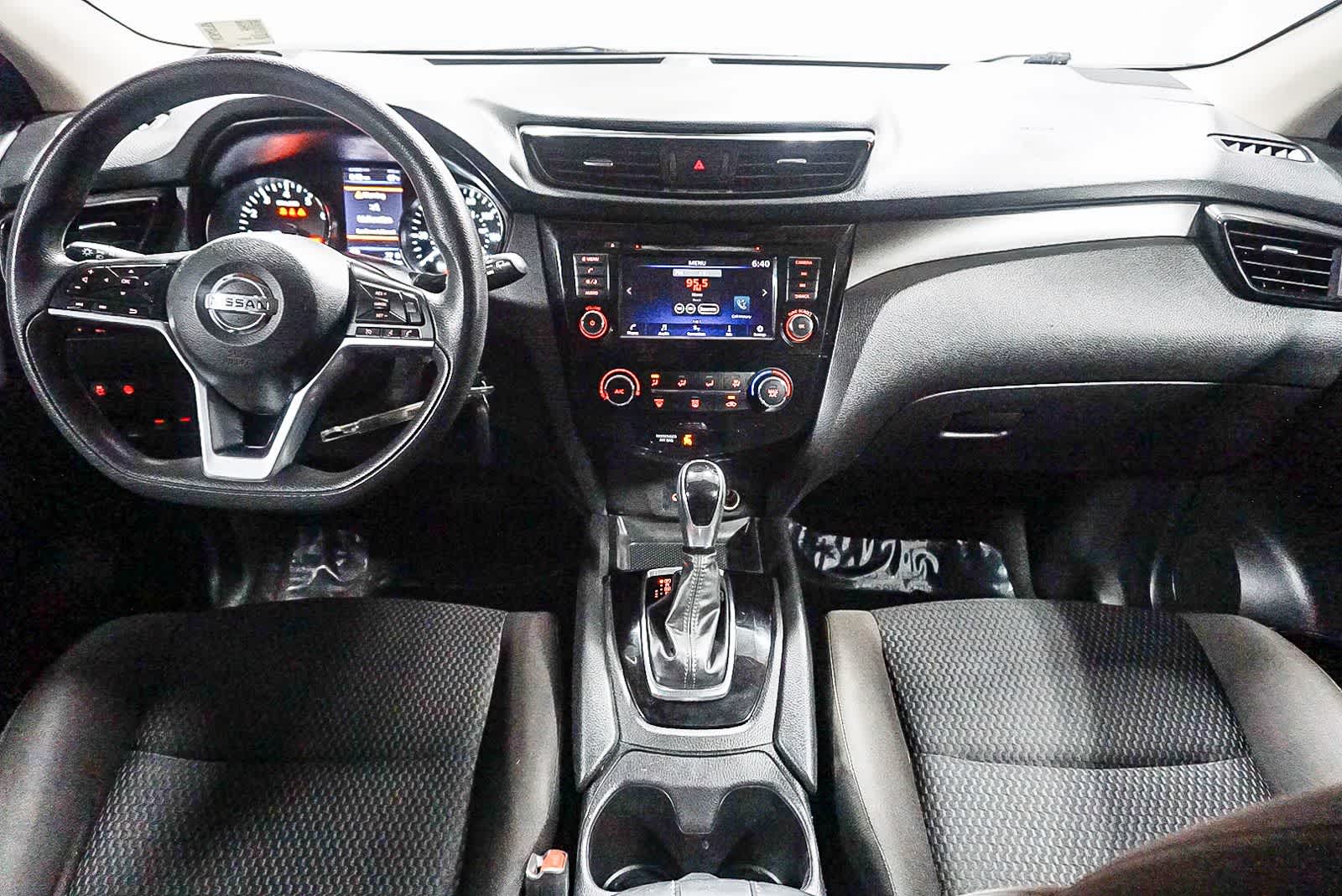 Thumbnail: 2020 Nissan Rogue Sport - 14