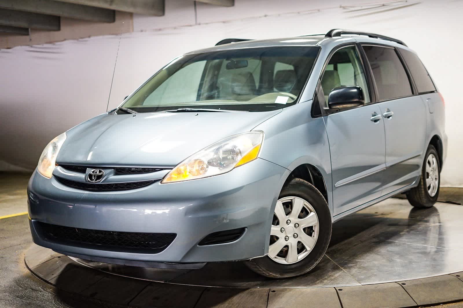 2010 Toyota Sienna LE -
                  Van Nuys, CA