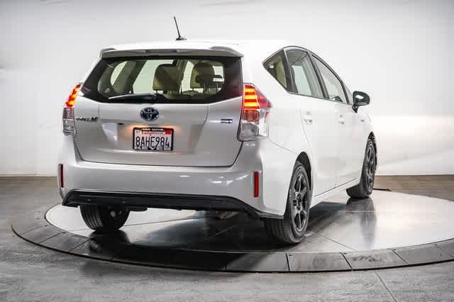 Thumbnail: 2017 Toyota Prius v - 4