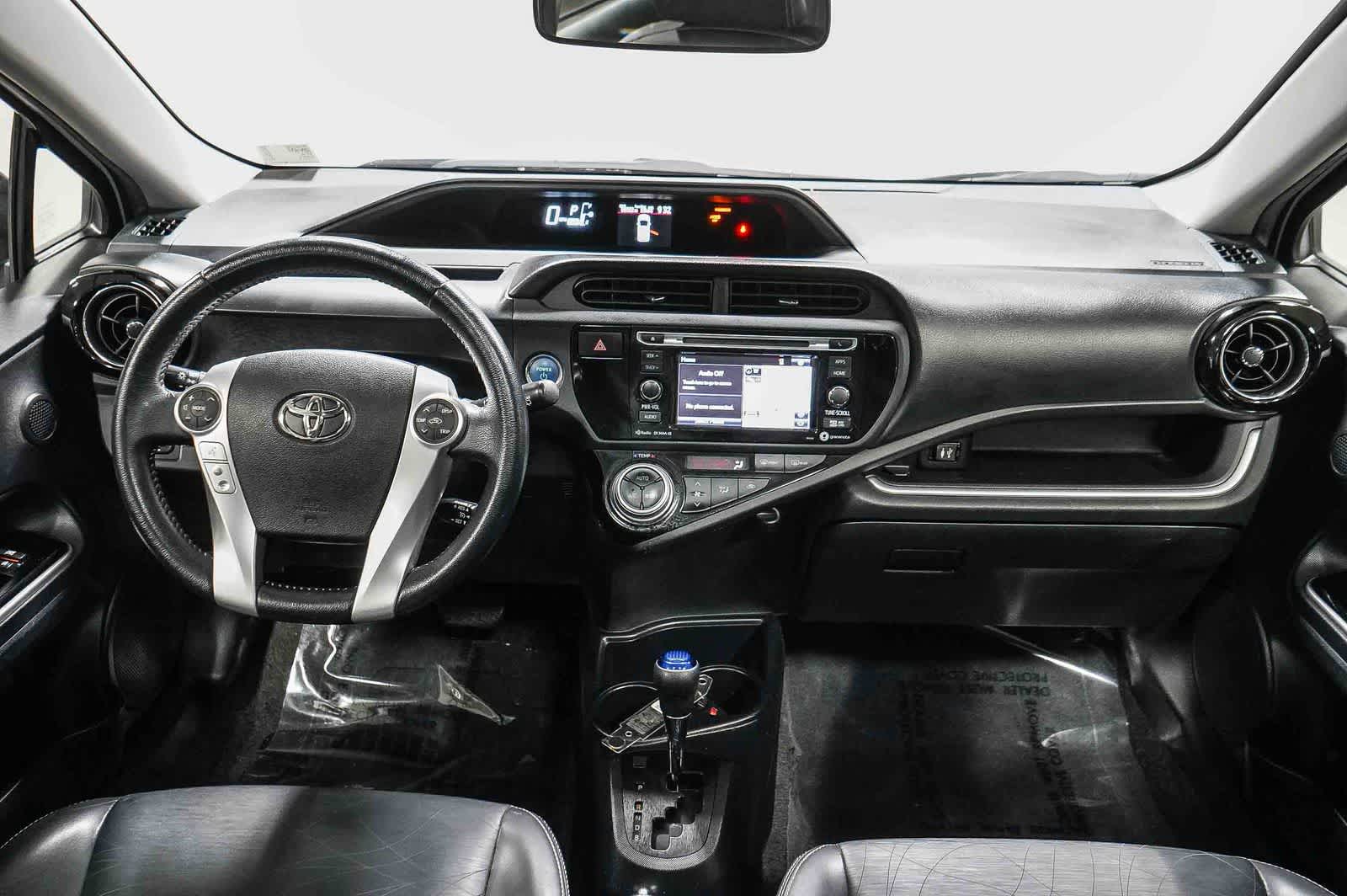 Thumbnail: 2016 Toyota Prius c - 12