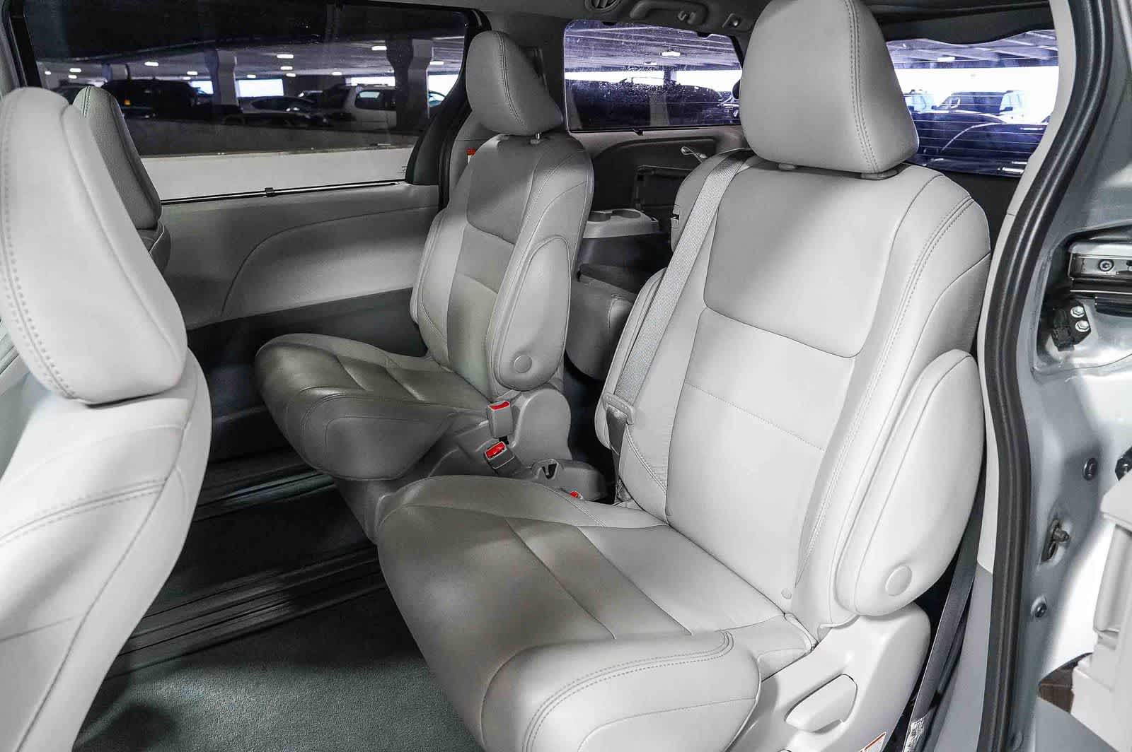 Thumbnail: 2020 Toyota Sienna - 19